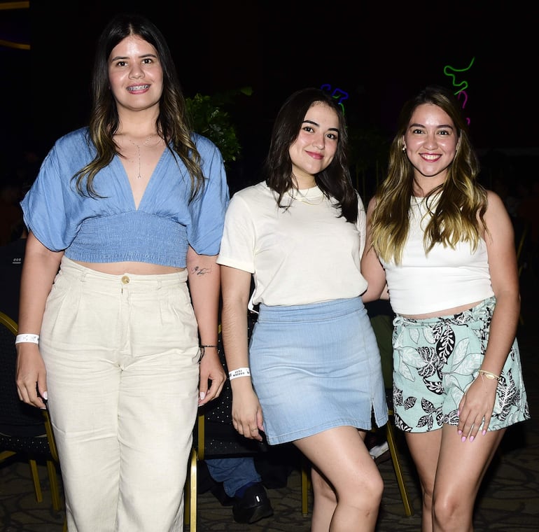 Vania Carballo, Doraliza Muñoz e Ingrid Ferreira. 