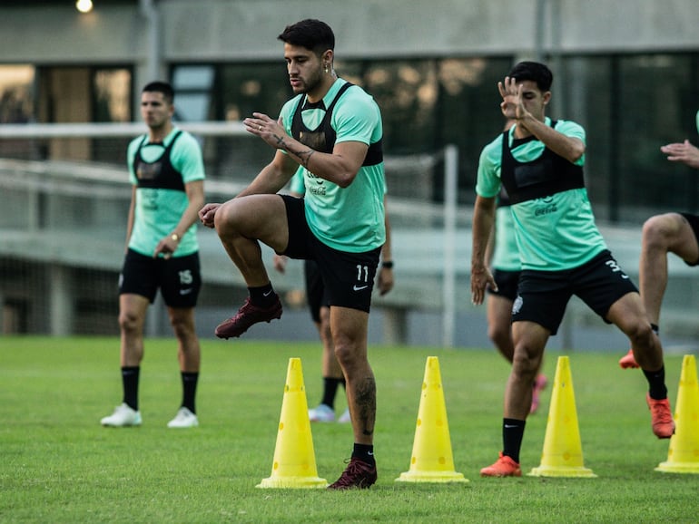 Iván Torres, jugador de Olimpia, en el entrenamiento del plantel en la Villa Olimpia, en Fernando de la Mora.