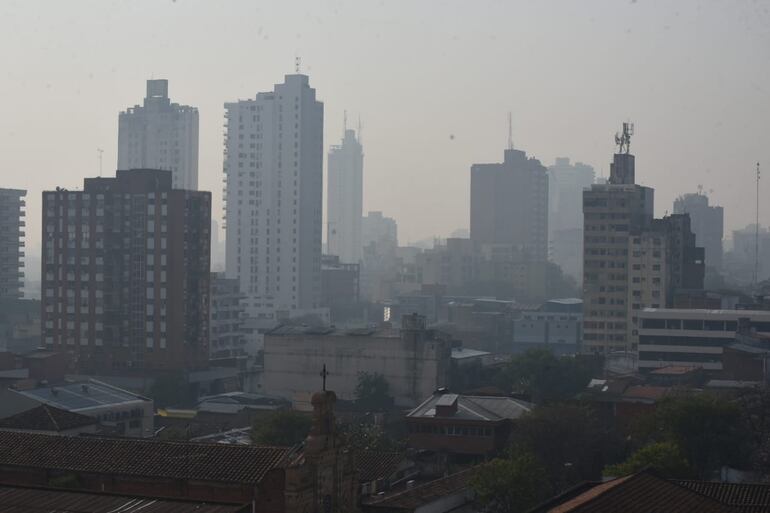 Imagen de archivo y referencia: los últimos días están caracterizados por la presencia de humo en el ambiente.