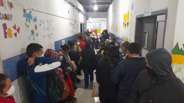 Imágenes del Hospital de Barrio Obrero en el invierno del año pasado cuando incrementó la cantidad de pacientes pediátricos con enfermedades respiratorias. Archivo.