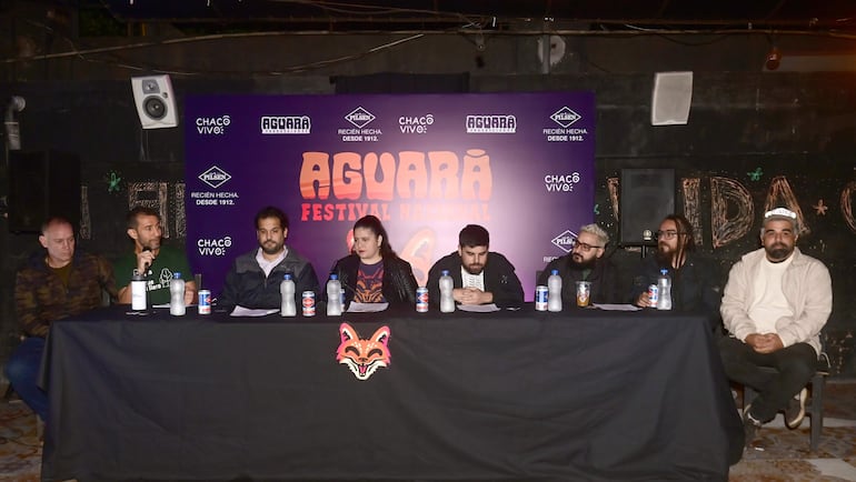 Representantes de las entidades que apoyan al festival Aguará y también algunos artistas acompañaron la conferencia de prensa.