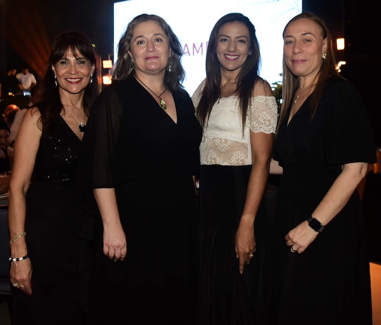 Gloria Rojas, Luisa Lema, Beatriz Genes y Verónica Prado. 