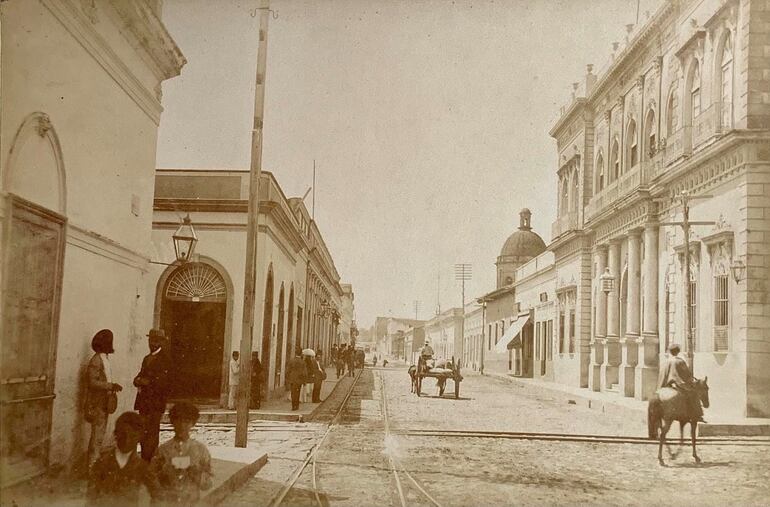 La calle Palma a fines del siglo XIX con el palacete de Benigno López a la derecha.