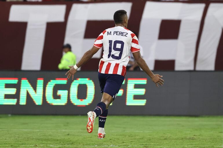 Marcelo Pérez de Paraguay celebra un gol ante Venezuela hoy, en un partido ante Venezuela del Torneo Preolímpico Sudamericano Sub-23 en el estadio Nacional Brígido Iriarte en Caracas (Venezuela).