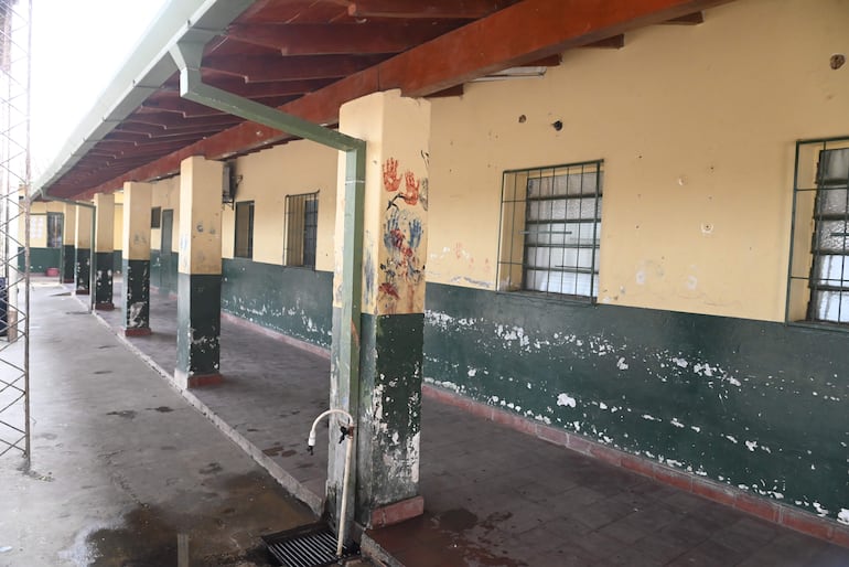 La escuela básica Clara Piacentini de Cacace, en el barrio Santa Ana es otro de los locales educativos alcanzados por el proyecto del MEC - MOPC.