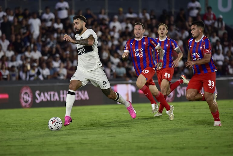 futbol de primera Olimpia vs cerro Porteño en el Defensores del Chaco
Hoy 17 de Febrro de 2024
Gustavo Machado