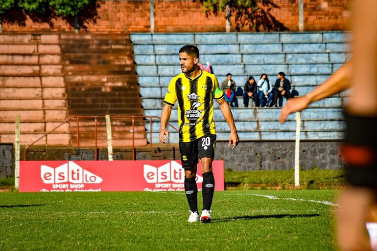 Juan Carlos Manuel Aguilar Orzusa (35 años), capitán de Guaraní de Fram.