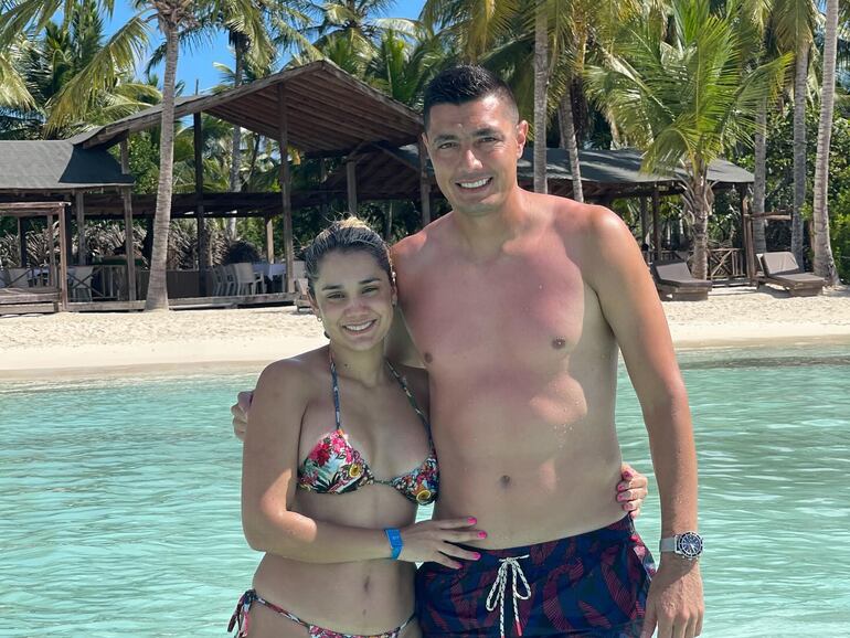 Óscar "Tacuara" Cardozo y su esposa Laura de Cardozo están disfrutando unos días de relax en República Dominicana.