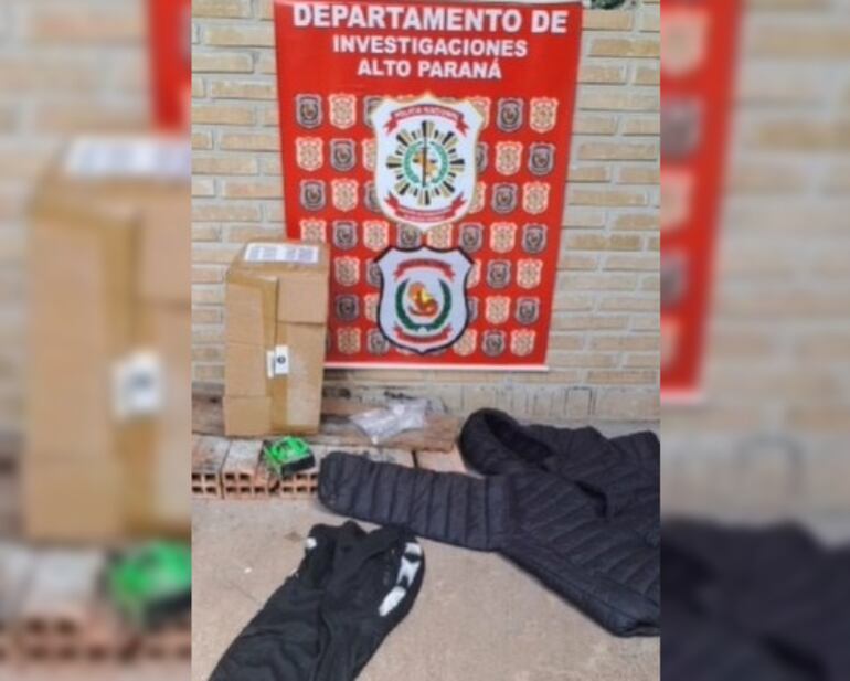 Las evidencias incautadas durante el allanamiento en el barrio Remansito de Ciudad del Este.