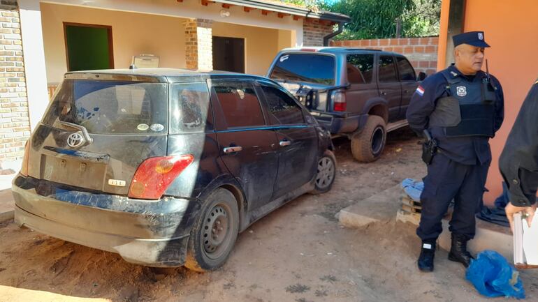 Vehículo de la marca Toyota modelo IST que se utilizó durante el asalto a la playa de autos de Ñemby que fue encontrado en la vivienda donde estaba la banda de robacoches.