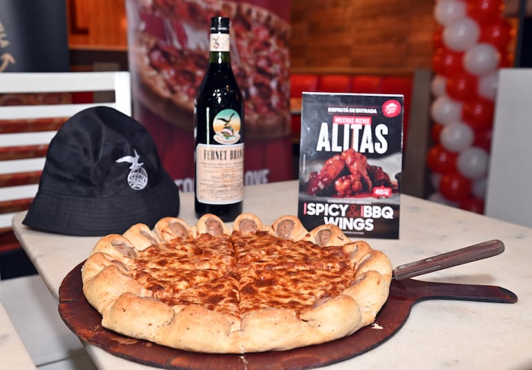 En Pizza Hut, San Juan dice que sí, con la edición limitada de la Crown Butifarra. También se puede disfrutar la 1ínea de tragos de Pizza Hut en alianza con Casa Módiga, para sus marcas Fernet Branca y Carpano.