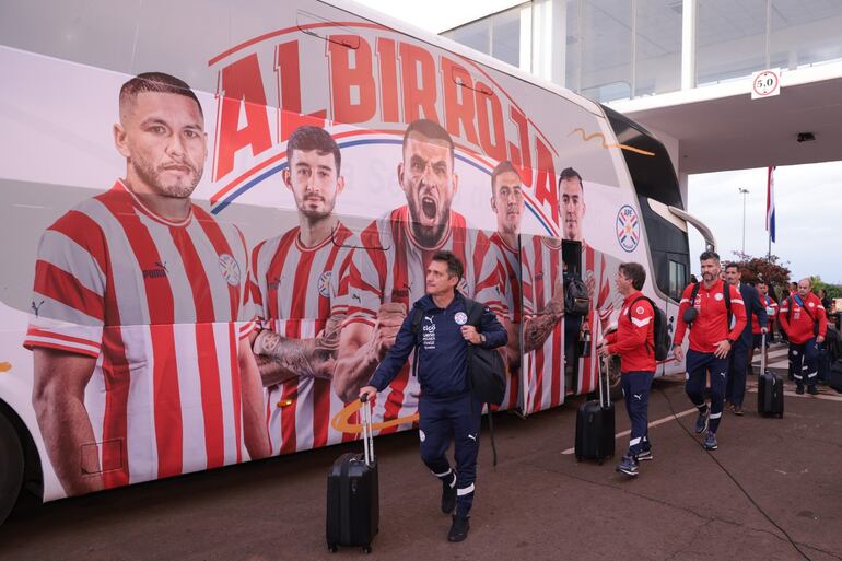 Llegada de la Albirroja a Ciudad del Este.