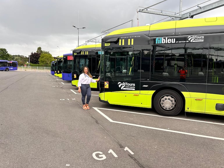 La compatriota Perla Viger (54 años) se destaca con gran desempeño desde hace más de 20 años en una importante empresa de transporte de la ciudad de Tours, Francia.