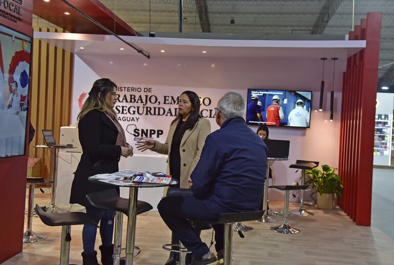 Stand del MTESS en la Expo de Mariano Roque Alonso.