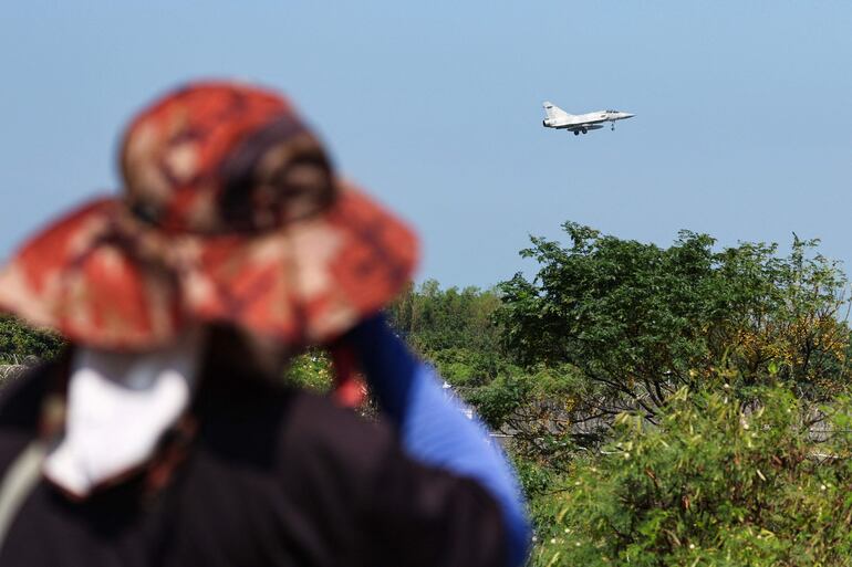 China desplegó aviones y barcos para rodear Taiwán, en ejercicios que, según Beijing, tenían como objetivo enviar una "advertencia severa". " a las fuerzas "separatistas" en la isla autónoma.