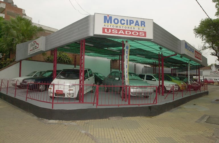 Fachada de local de venta de vehículos de Mocipar.