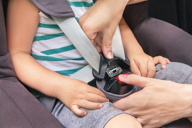 Imagen de referencia: asiento de niños en un automóvil.