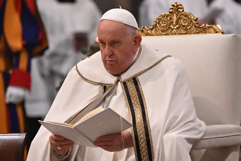 El Papa hizo una aclaración sobre la bendición a personas homosexuales.