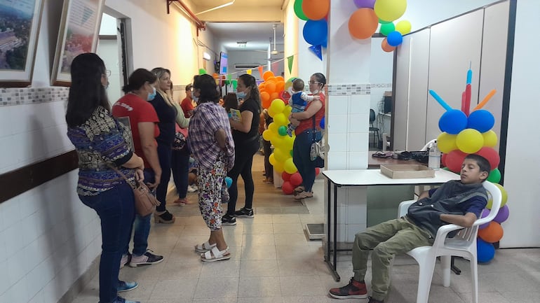 Sigue alto índice de cuadros respiratorios pediátricos en el hospital general de Villa Elisa. Foto: Higinio R. Ruiz Díaz.