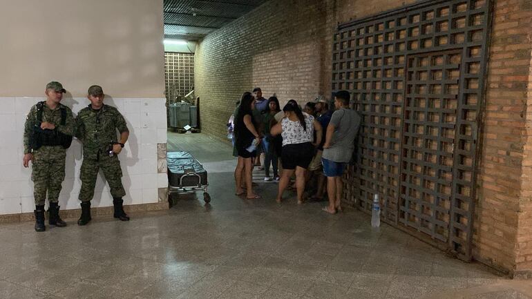 Morgue del Hospital Regional de Concepción, donde llegó uno de los cuerpos de los fallecidos en el enfrentamiento en Presidente Hayes.