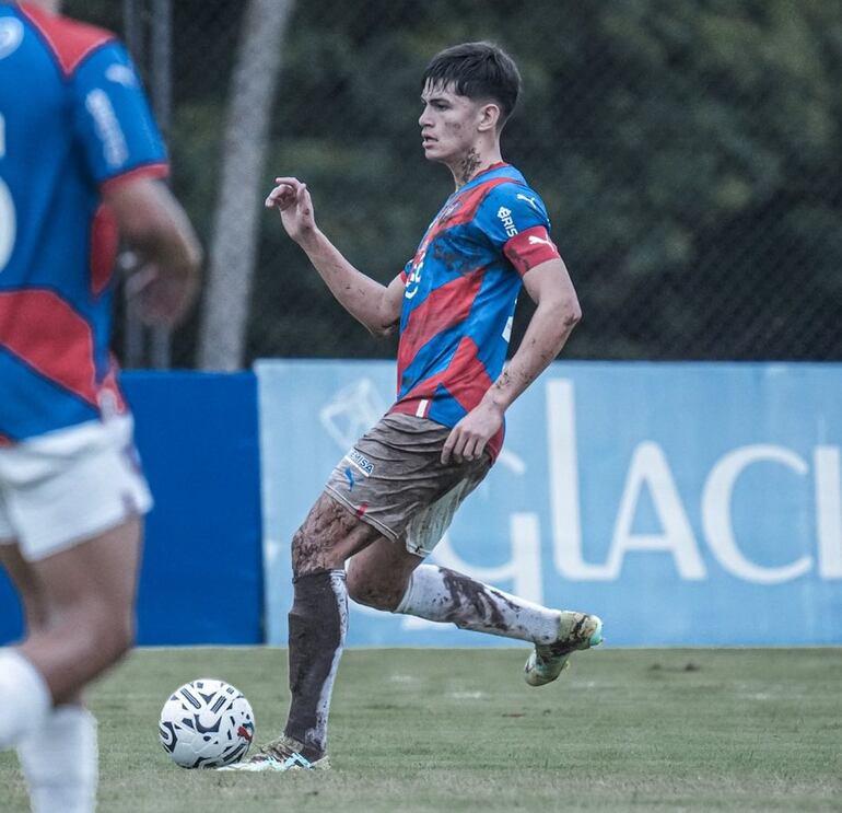 Lucas Quintana, defensor de Cerro Porteño, durante el partido ante Chile en el Torneo de Promesas Sub 18.