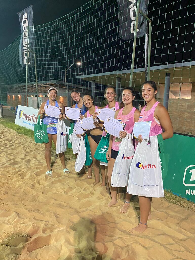 Las reinas de la última etapa del circuito nacional de vóley playa, que culminó exitosamente.