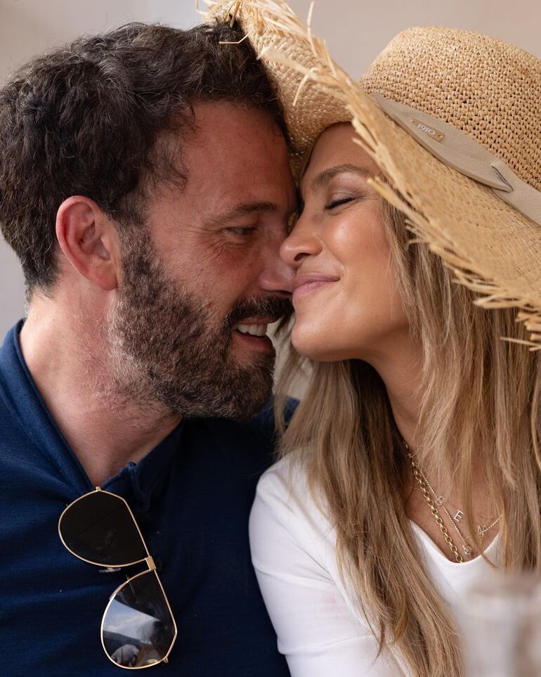 Ben Affleck y Jennifer López celebraron felices su primer Día de los Enamorados como marido y mujer.