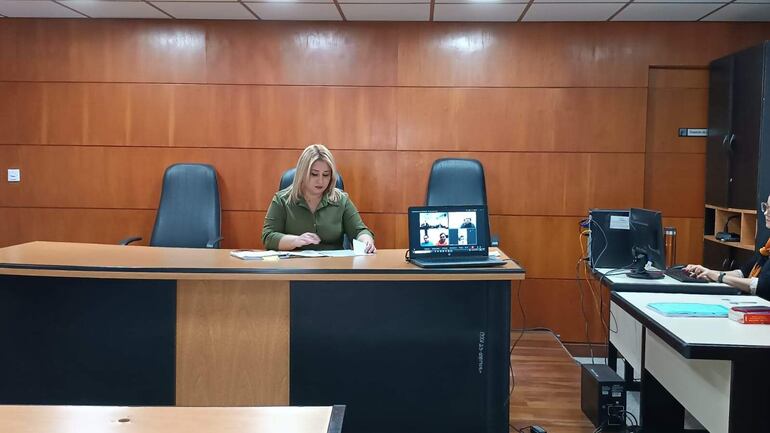 La jueza Rosarito Montanía en la audiencia preliminar realizada a Miguel Ángel Insfrán Galeano, alias Tío Rico.