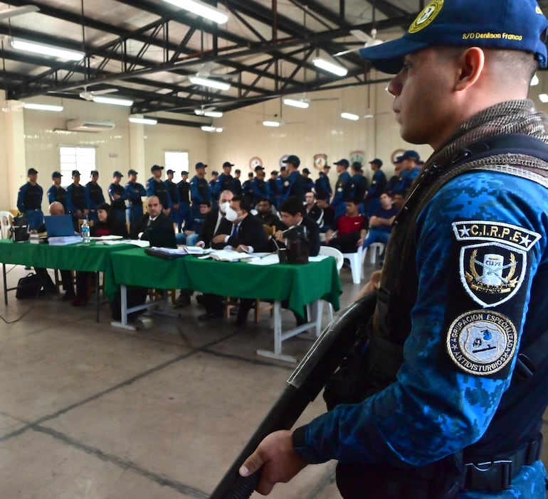  El juicio oral y público por la masacre en la Penitenciaría Regional de San Pedro se llevó a cabo en la Agrupacion Especializada en el año 2022. Un total de 24 reclusos fueron condenados a penas de 5 a 40 años de cárcel,