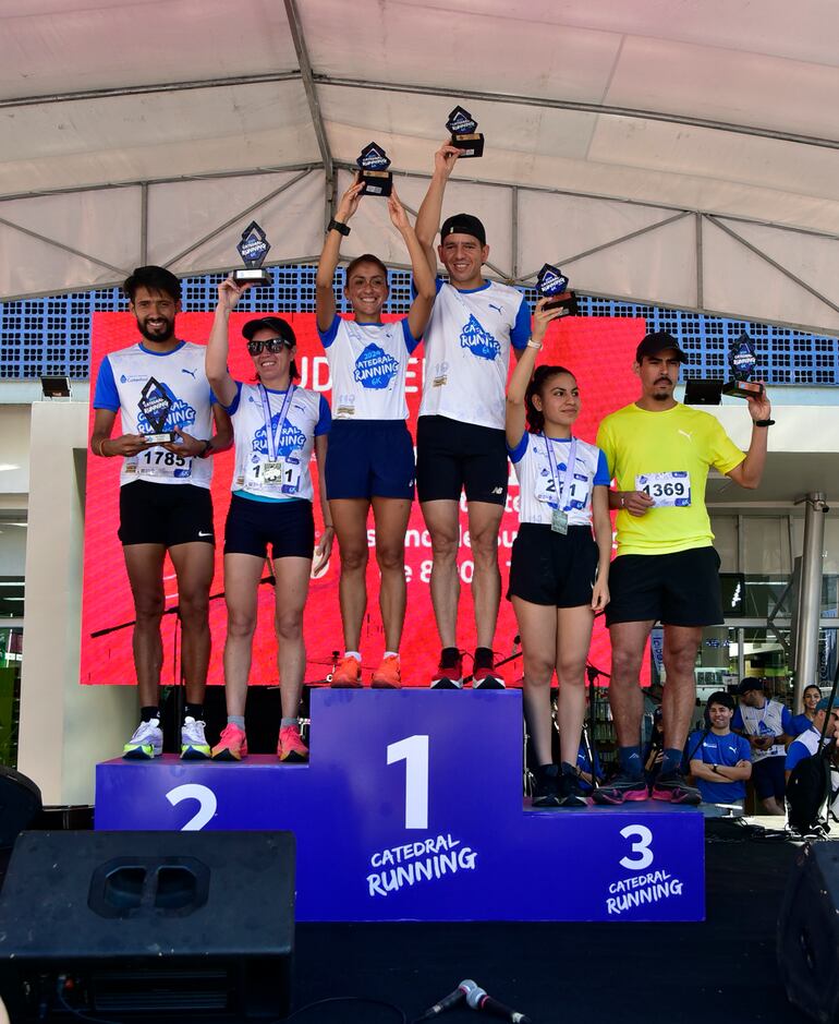 Los ganadores de la reciente edición de la competencia Catedral Running, un evento que reúne a todas las familias del país.