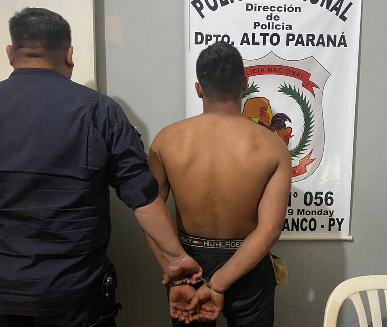 Detienen a joven que golpeó a sus padres e intentó apuñalar a su hermano