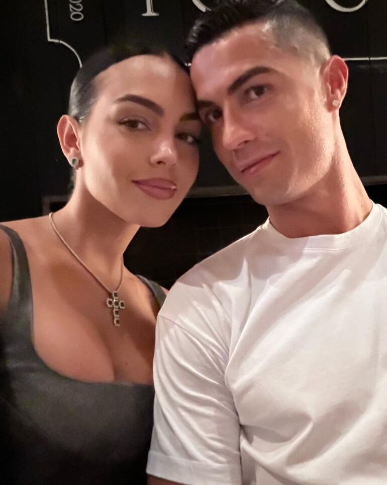 Georgina Rodríguez y Cristiano Ronaldo en la presentación de Ursu. (Instagram/Georgina Rodríguez)