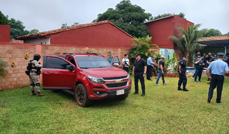 La camioneta Chevrolet S10 abandonada en la casa quinta de Capiatá luego del golpe.