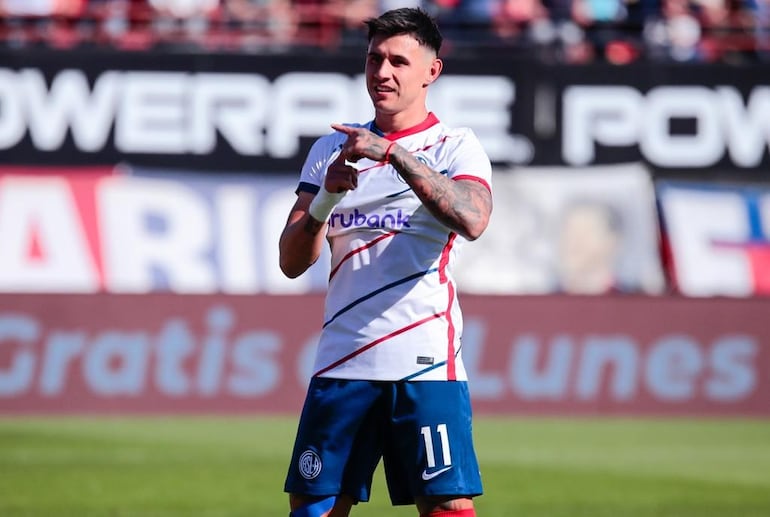 Adam Bareiro, jugador paraguayo en San Lorenzo. 