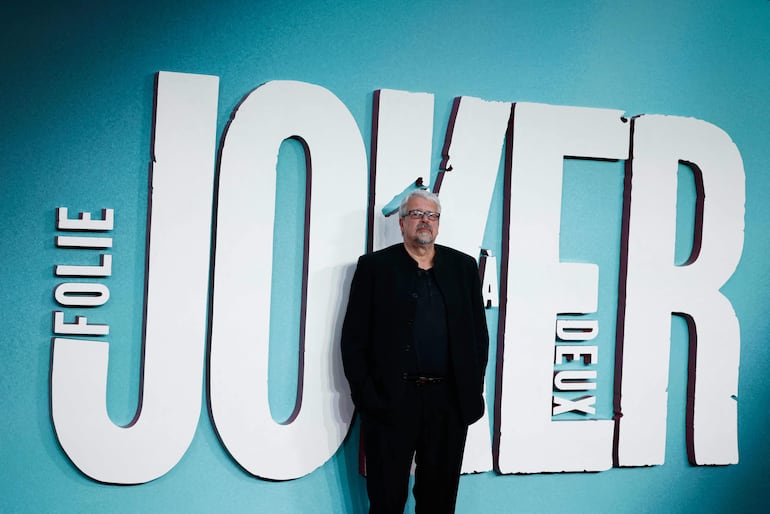 El animador francés Sylvain Chomet posa a su llegada para asistir al estreno británico de "Joker: Folie À Deux". (BENJAMIN CREMEL / AFP)