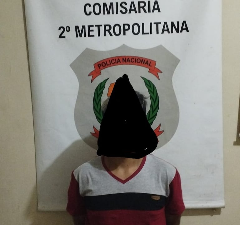 Este hincha boliviano fue detenido porque quiso ingresar al estadio con cartuchos de fusil.