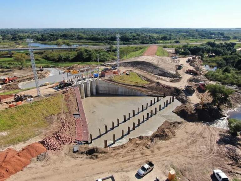 Estación de Bombeo, sobre el arroyo Ñeembucú totalmente terminada por el Consorcio CTC.