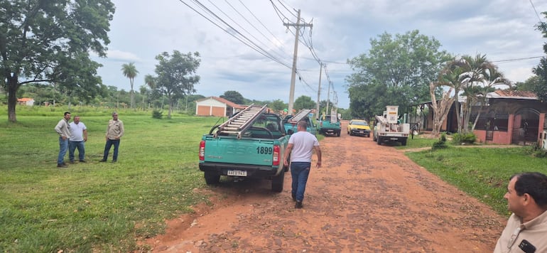 Cuadrillas de la ANDE durante el Operativo Capiatá.