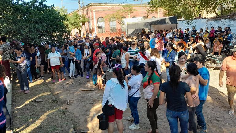 Así de multitudinaria fue la presión ciudadana en Villeta para evitar la venta de 10 hectáreas en la ribera.