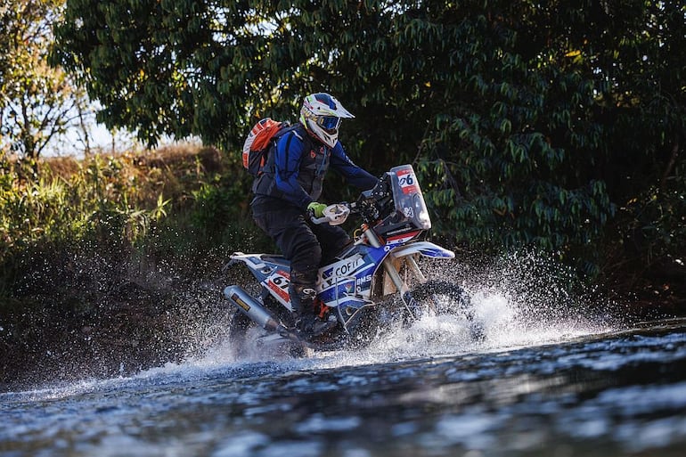 Una postal con Rolando Martínez como protagonista. Los paraguayos se preparan en Brasil para lo que será su participación en el Dakar 2025.