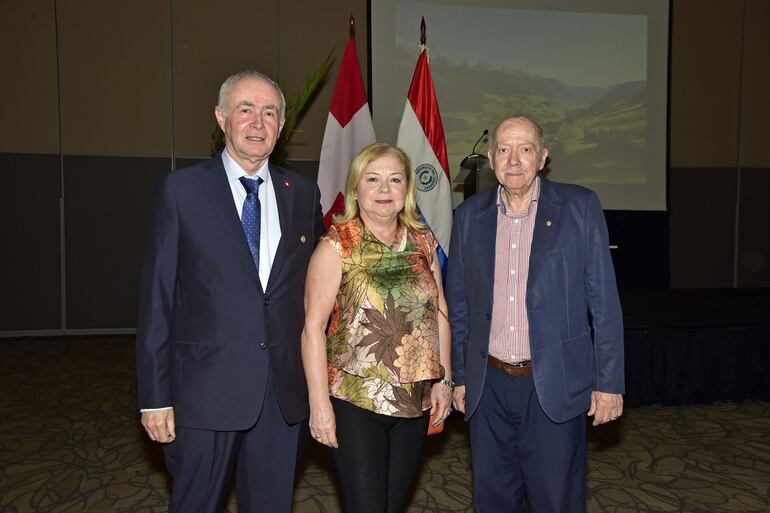 Claude Hurard, Nidia Hurard y Enrique De Mestral.