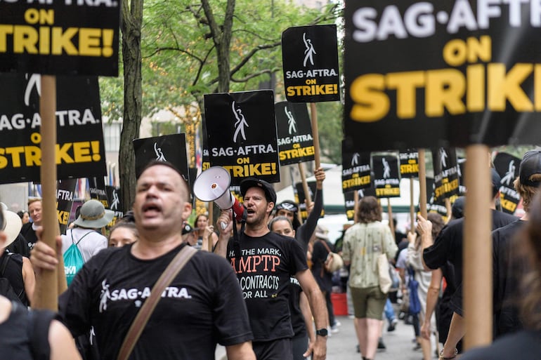 Miembros de SAG-AFTRA protestan en Nueva York, el pasado 19 de julio.