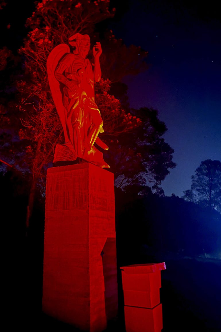 Fotografía sin fecha cedida por el santuario Nueva Orden de Lucifer en la Tierra que muestra la estatua de Lucifer en municipio de Gravataí, en el sur del Brasil. 