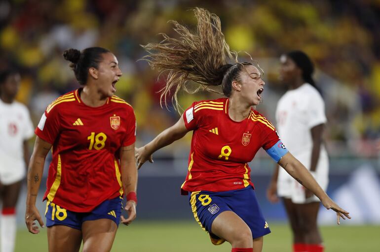 AMDEP6902. CALI (COLOMBIA), 11/09/2024.- Silvia Lloris (d) de España celebra un gol este miércoles, en un partido de los octavos de final de la Copa Mundial Femenina sub-20 entre las selecciones de España y Canadá en el estadio Pascual Guerrero en Cali (Colombia). EFE/ Ernesto Guzmán
