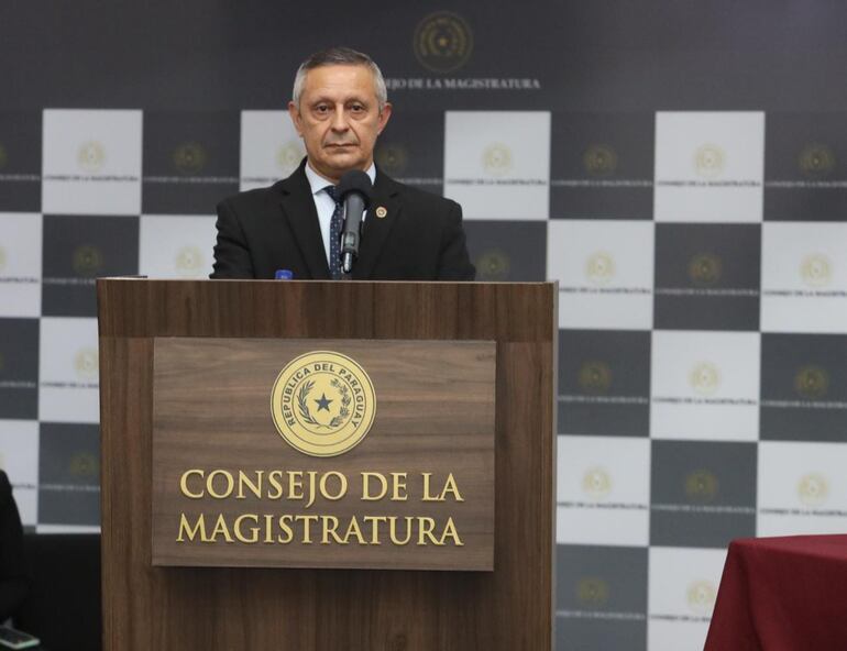 Dr. Fidencio Paredes Coronel, en la audiencia pública para defensor general. 