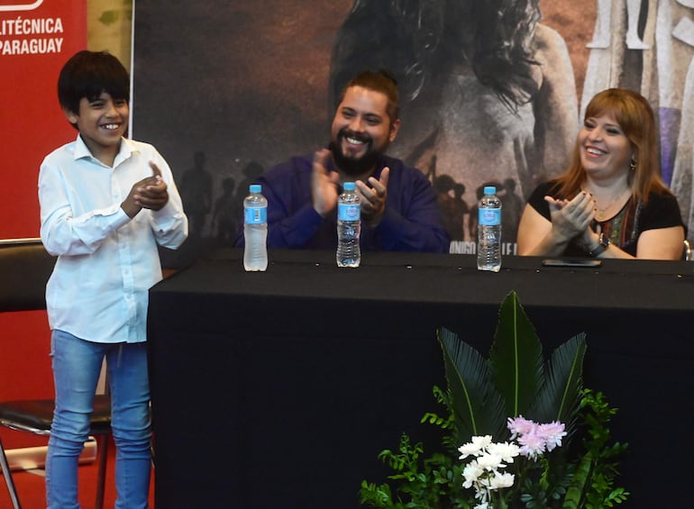 Ezequiel Báez, protagonista de la película; Carlos Samudio, director de actores y Ruth Navarro, productora general de la película.