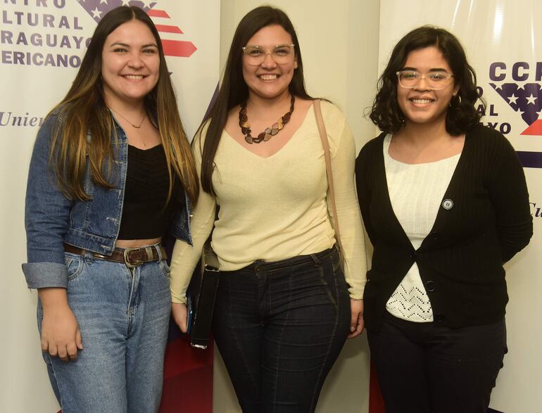 Ana Solis, Lucía Solis y Noemí Recalde.