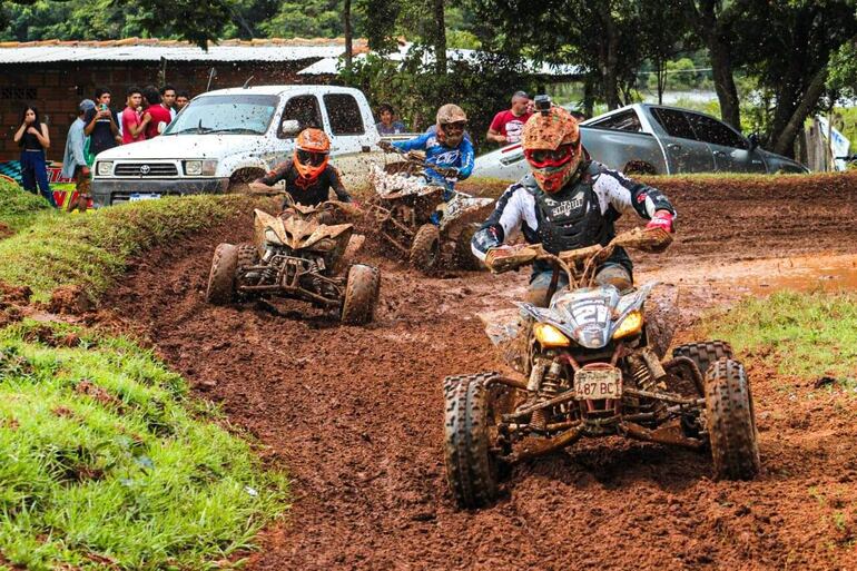 Final de campeonato de velocross en Ybycuí.