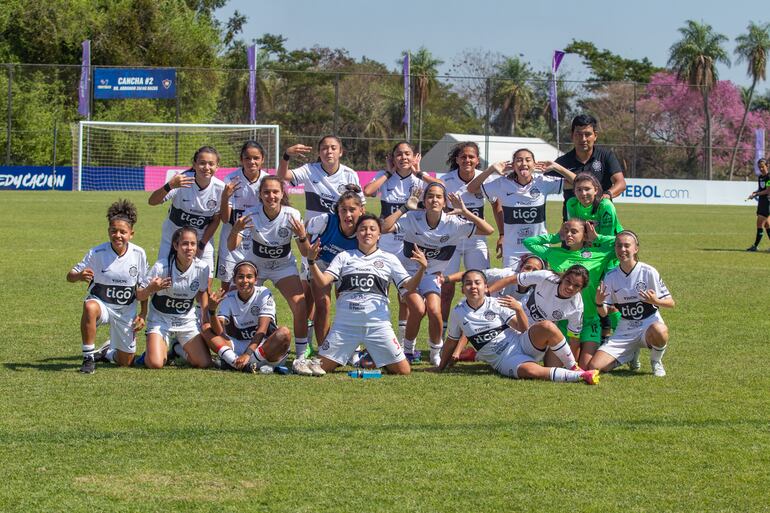 Equipo de Olimpia Sub 16, luego de vencer 2-0 a Alianza Lima (Perú)