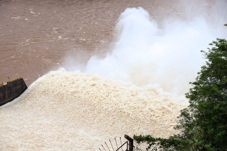 El nivel de río Paraná se mantiene en un nivel alto. 